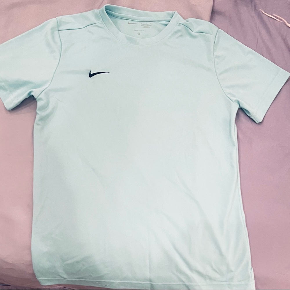 Nike Dry Fit, size Medium Shirt, great for working out. Can be used as unisex.